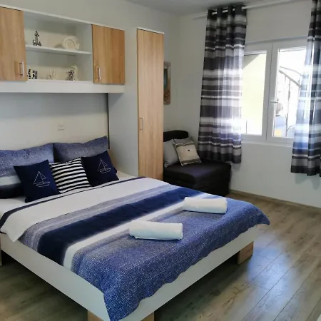 Deak Apartment *