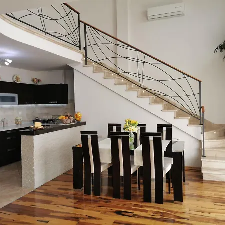 Apartment Deak *