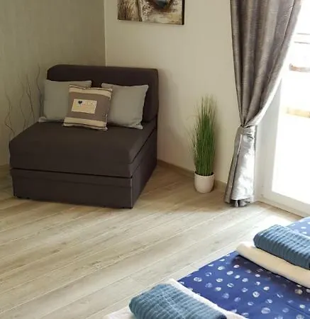 Deak Apartment *