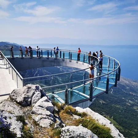 Deak Makarska